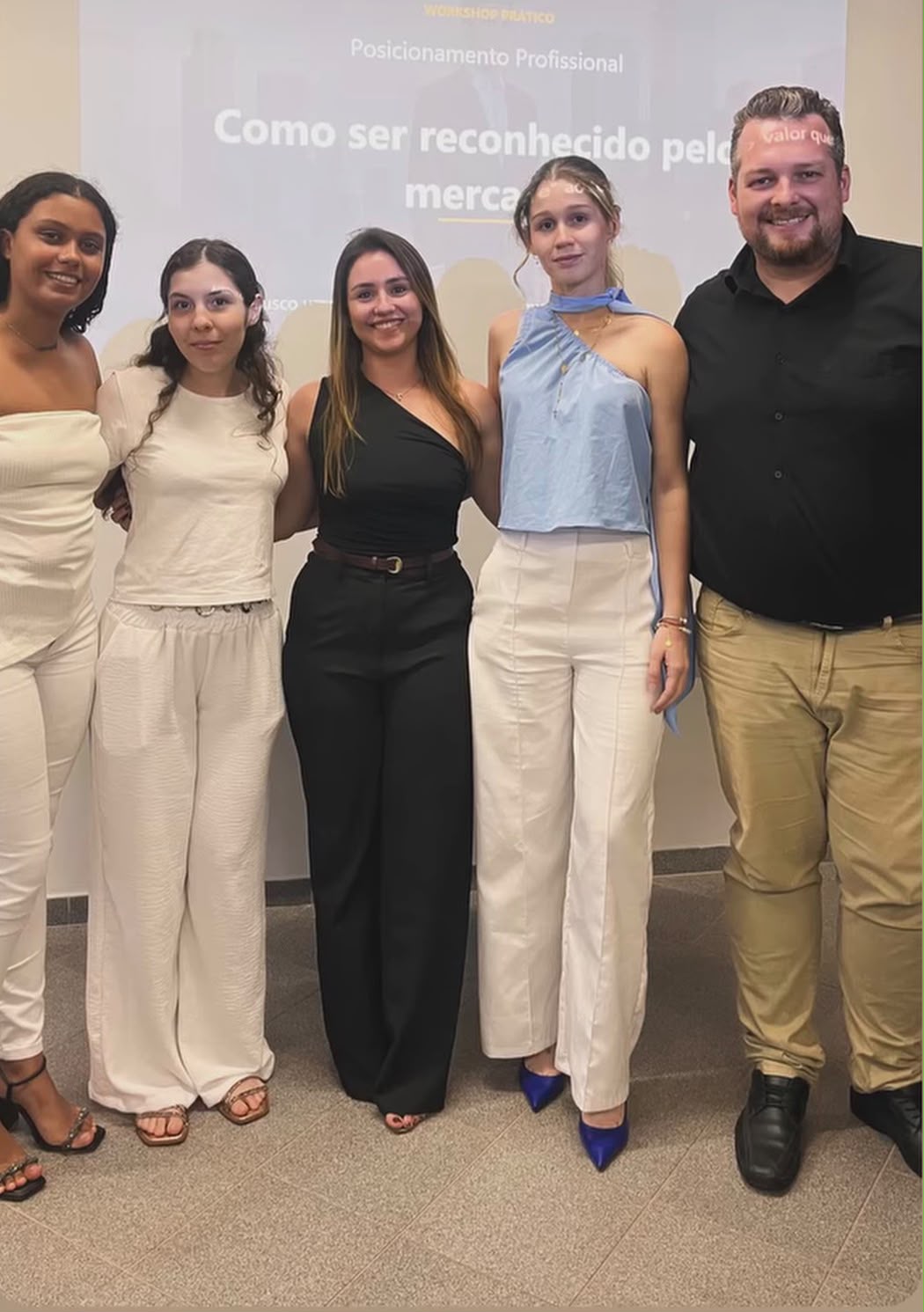 Encontro de Laura com participantes de um workshop